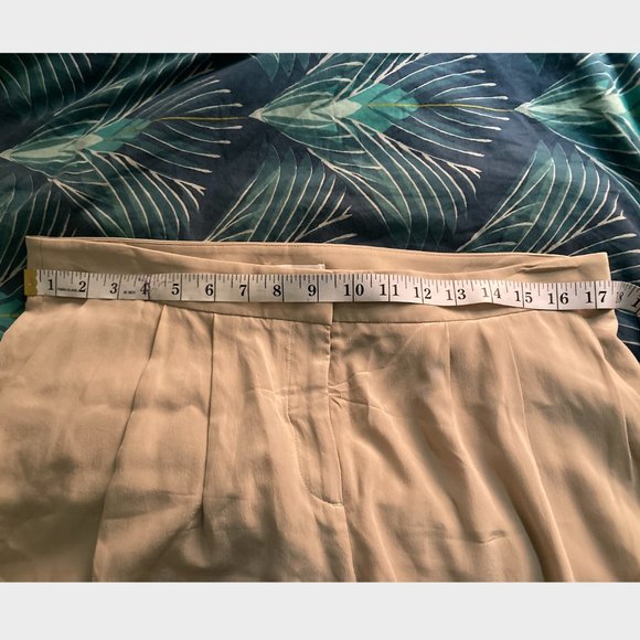 Club Monaco Pleated Pants in 100% silk light grey - sz 10 - Picture 5 of 6